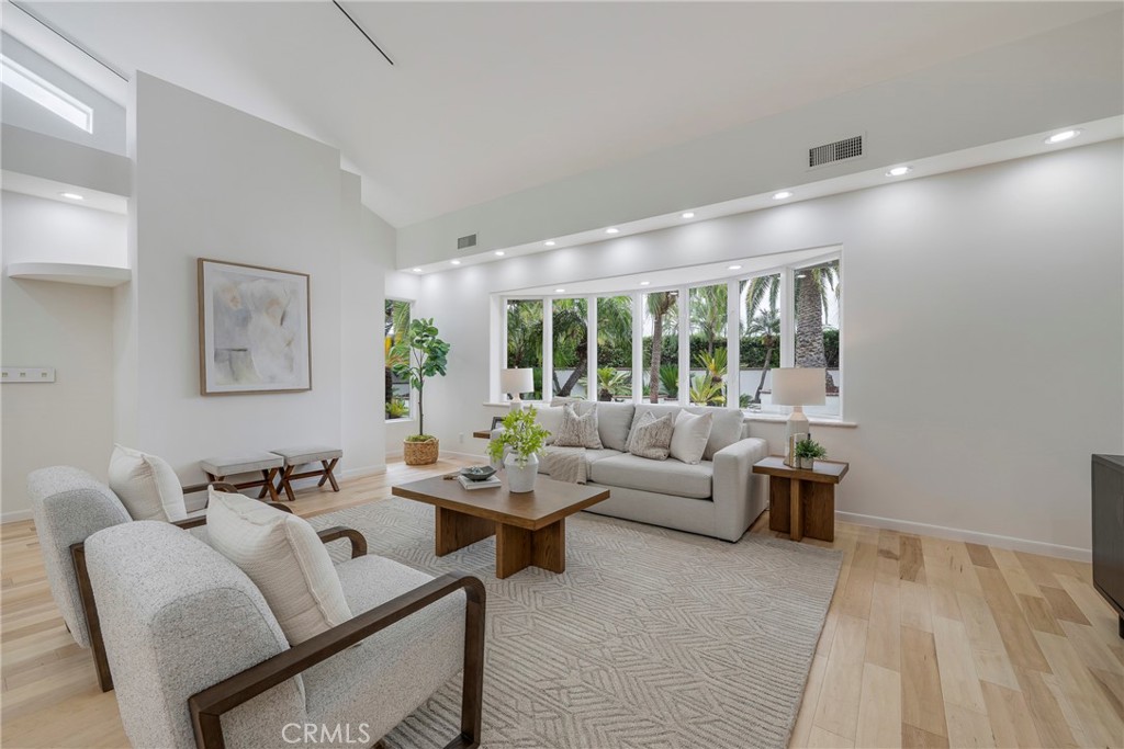 755 E Sunny Hills Rd