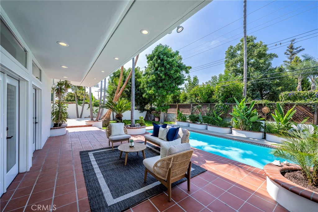 755 E Sunny Hills Rd