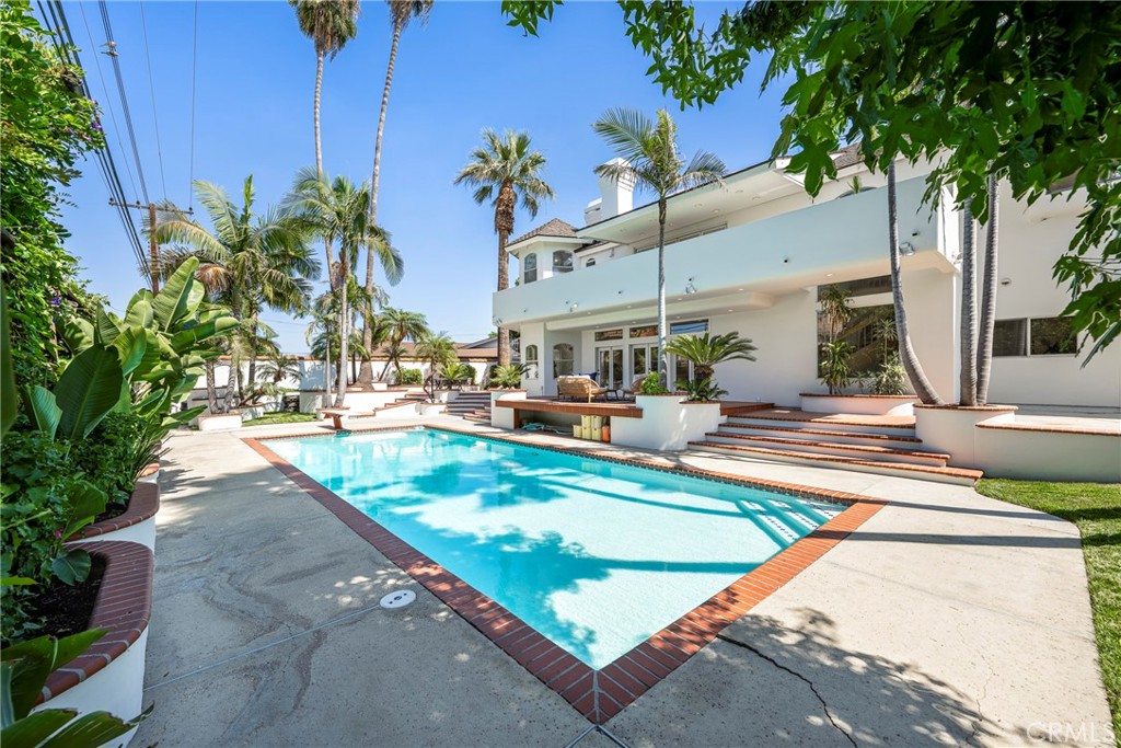 755 E Sunny Hills Rd