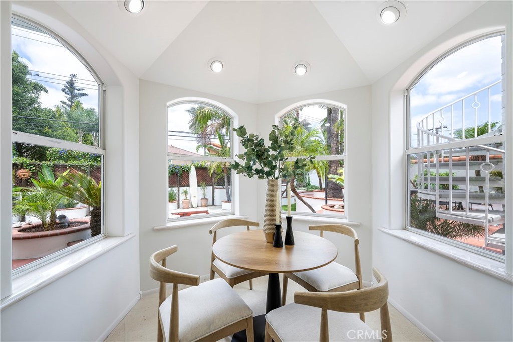 755 E Sunny Hills Rd