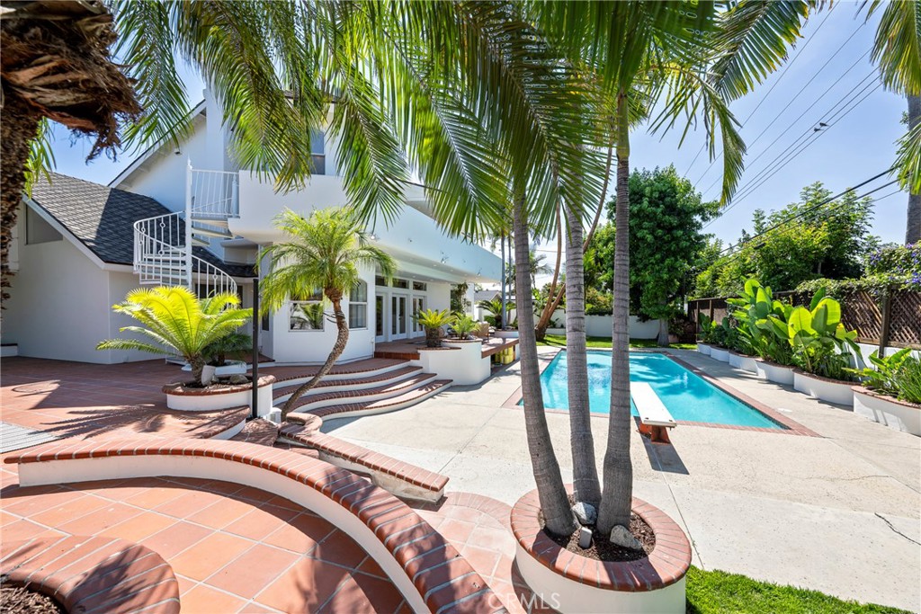 755 E Sunny Hills Rd