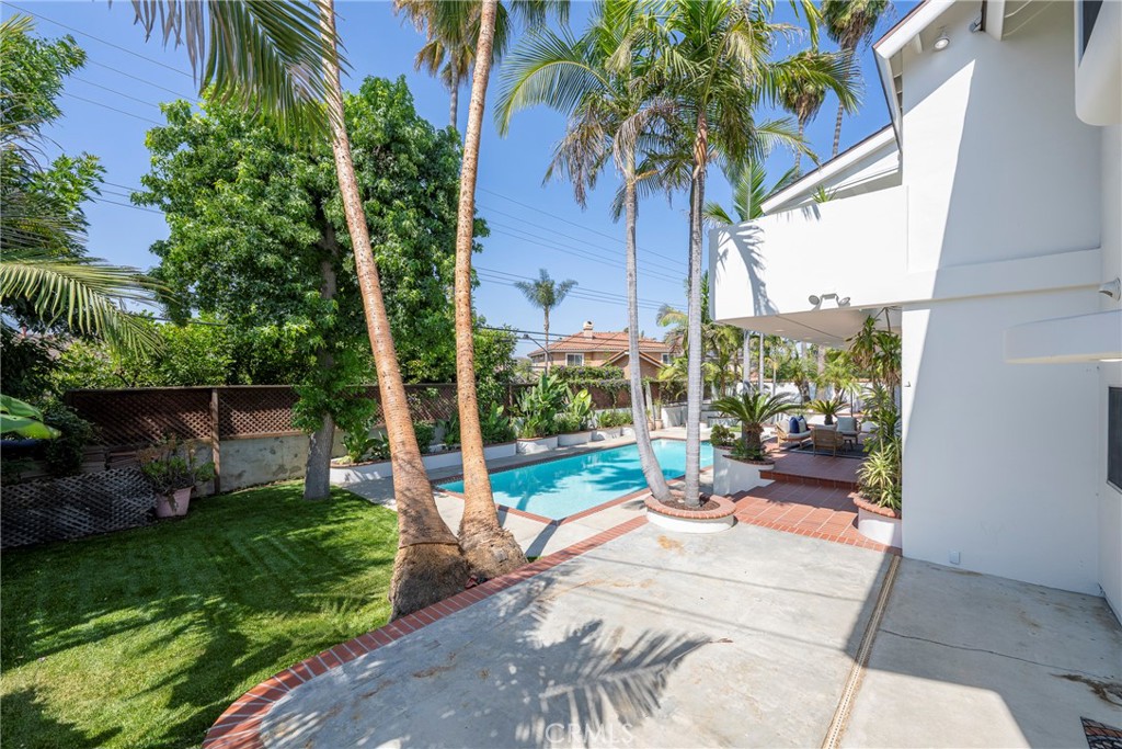 755 E Sunny Hills Rd