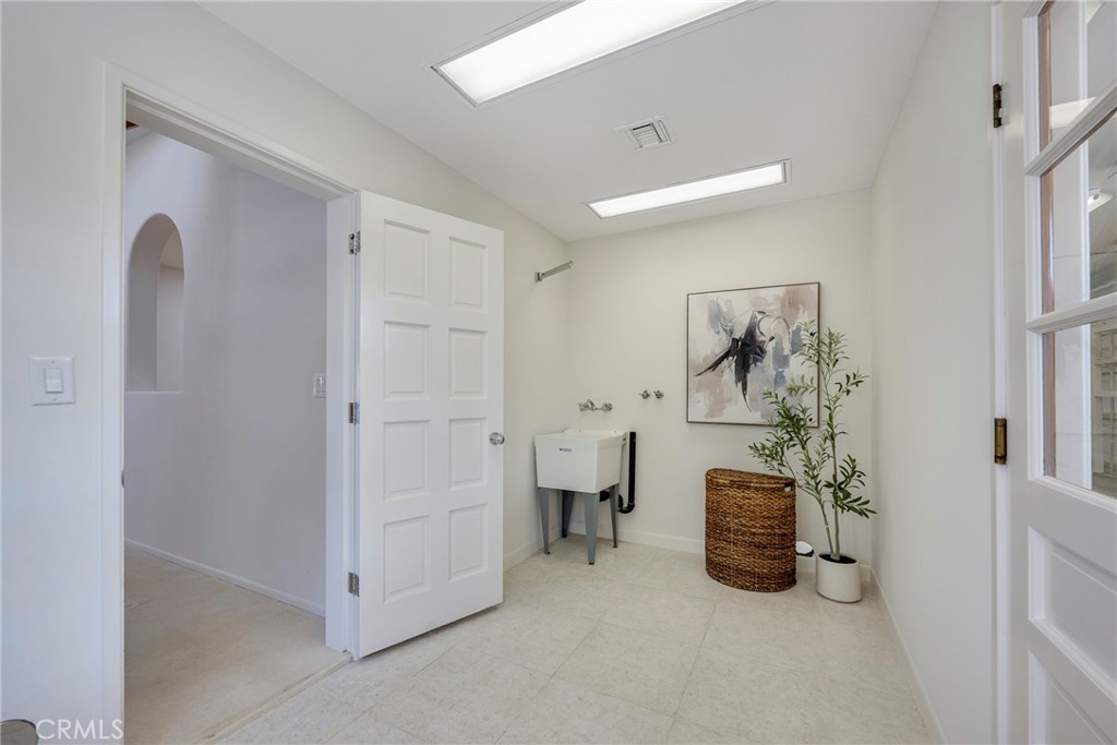 755 E Sunny Hills Rd