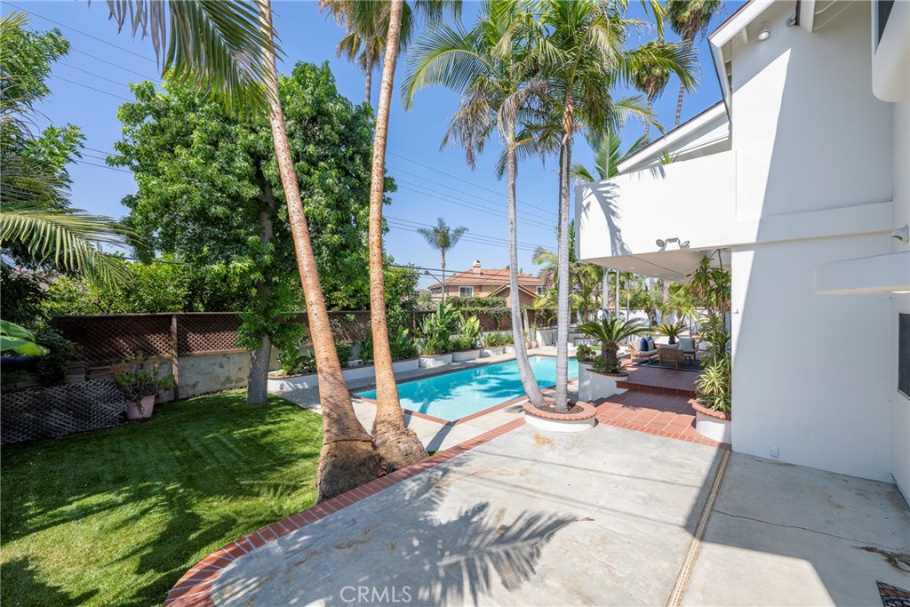 755 E Sunny Hills Rd