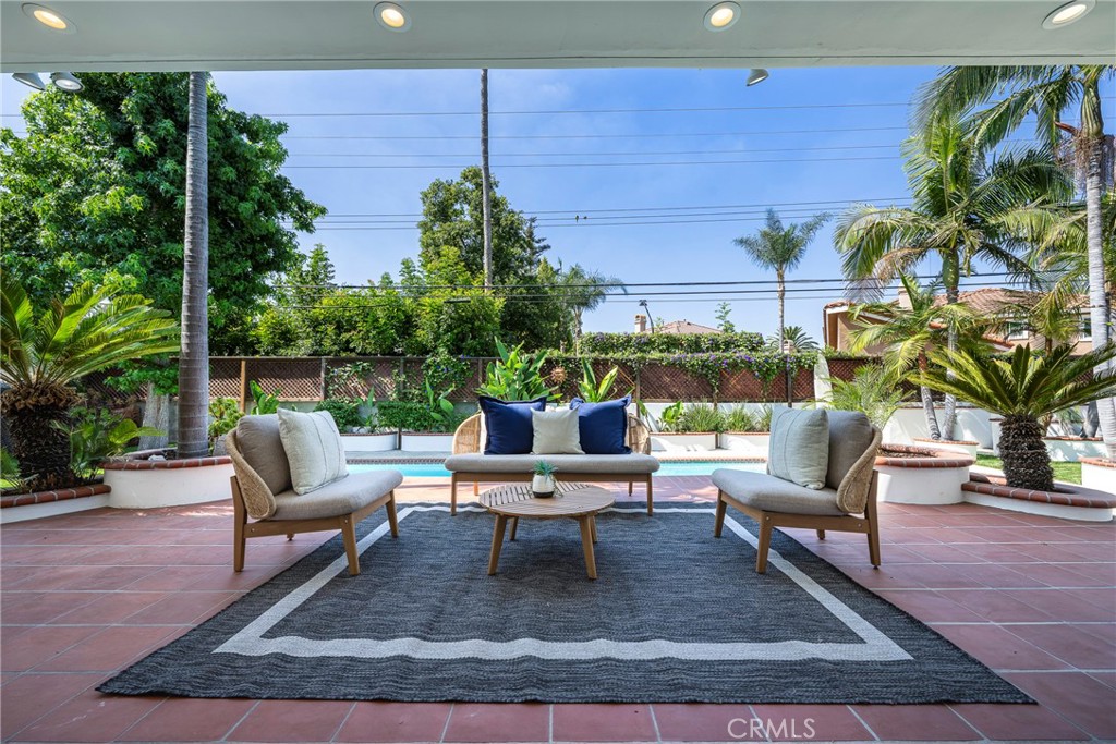 755 E Sunny Hills Rd