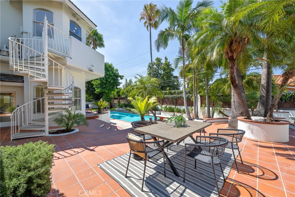 755 E Sunny Hills Rd