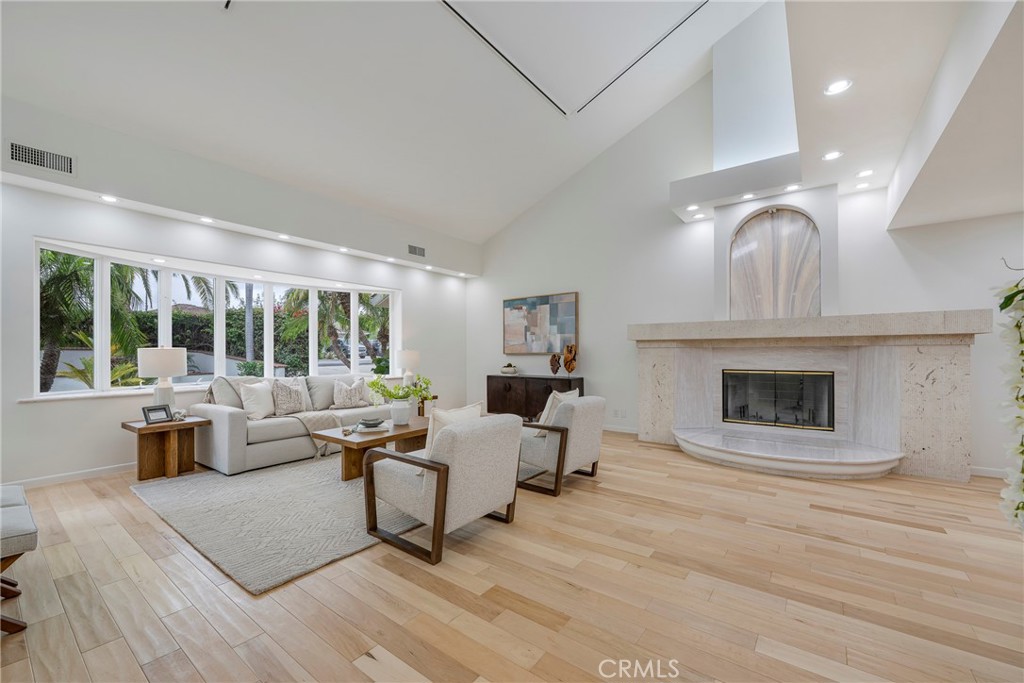 755 E Sunny Hills Rd