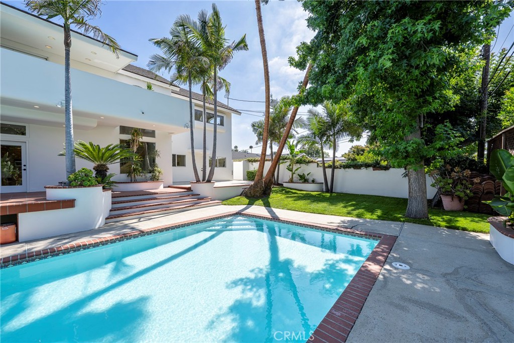 755 E Sunny Hills Rd