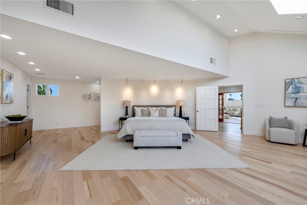 755 E Sunny Hills Rd