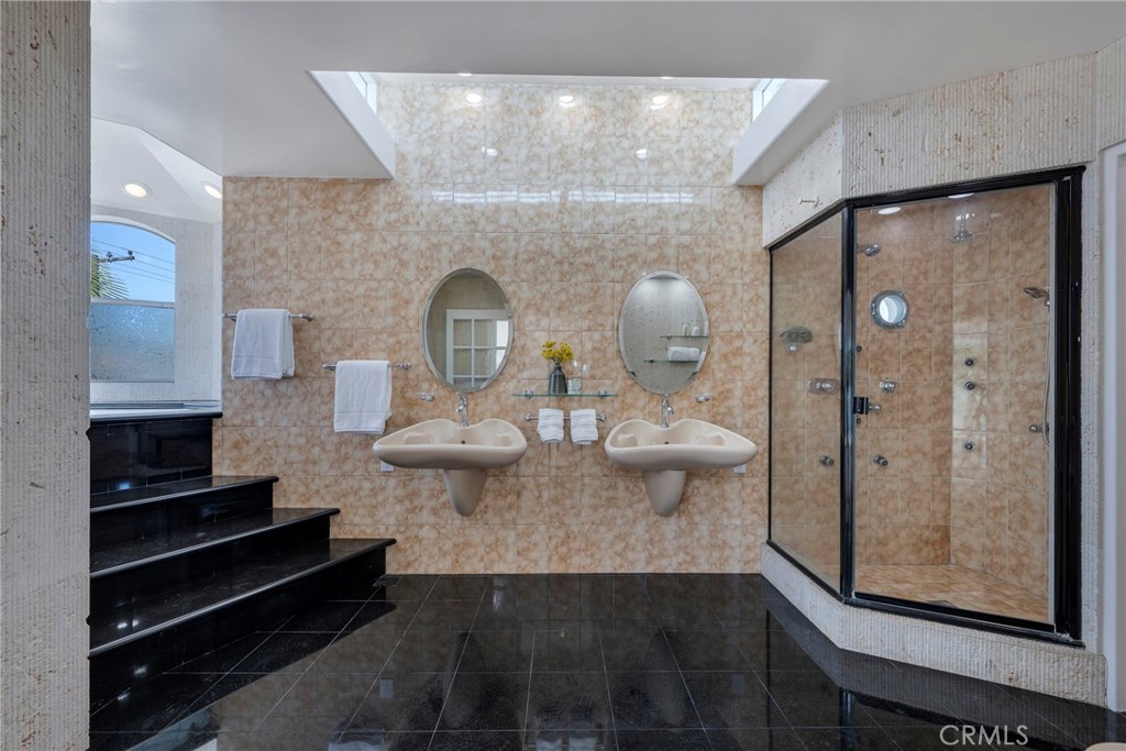 755 E Sunny Hills Rd