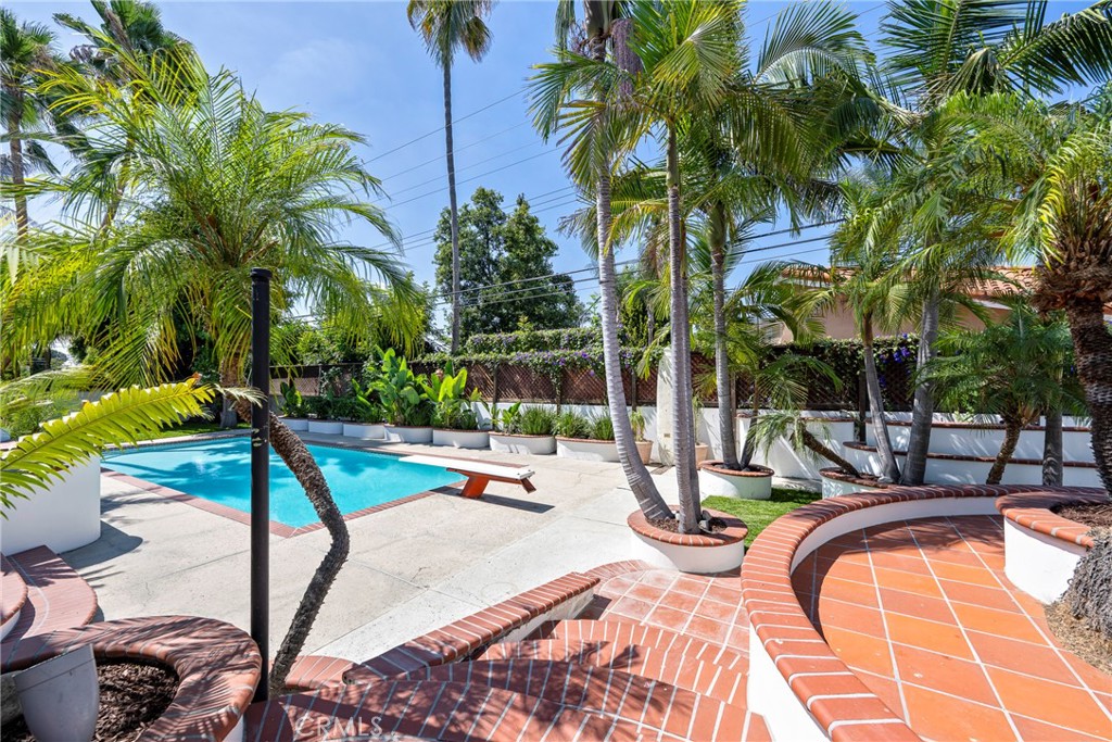 755 E Sunny Hills Rd