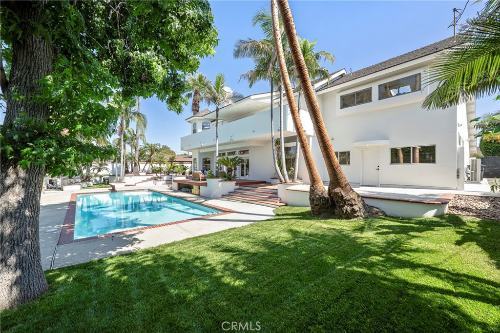 755 E Sunny Hills Rd