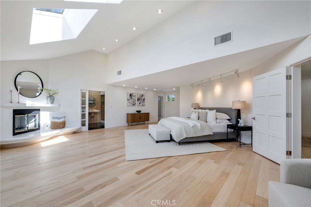 755 E Sunny Hills Rd