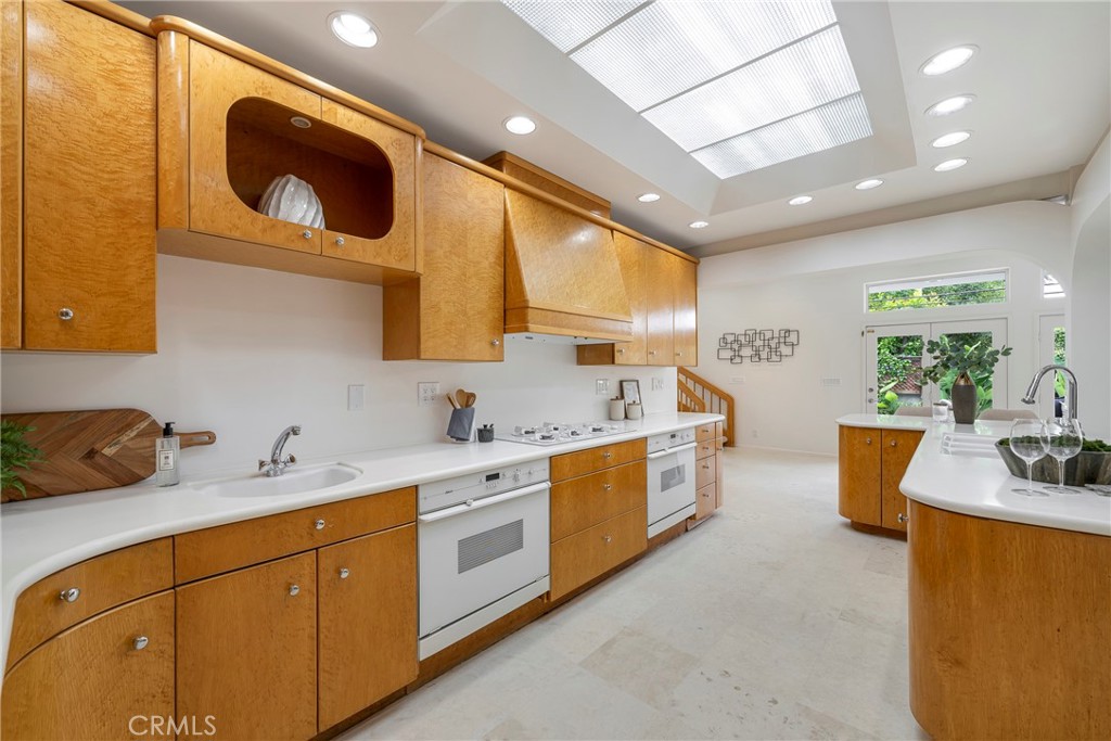 755 E Sunny Hills Rd