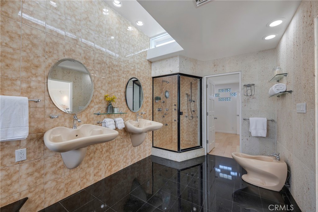 755 E Sunny Hills Rd