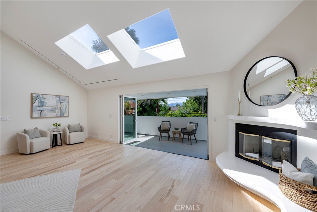 755 E Sunny Hills Rd