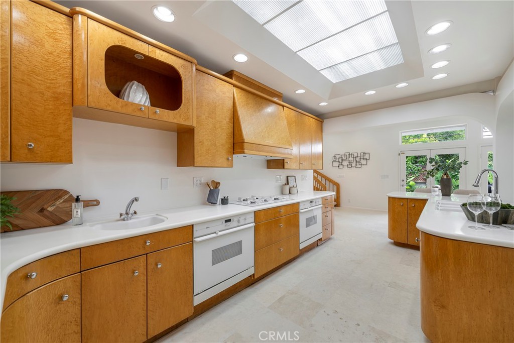 755 E Sunny Hills Rd