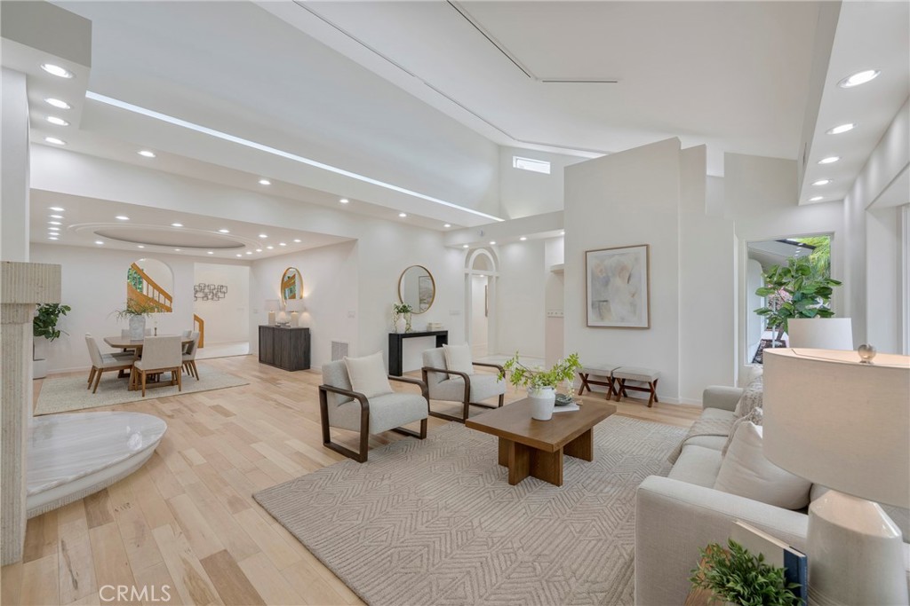 755 E Sunny Hills Rd