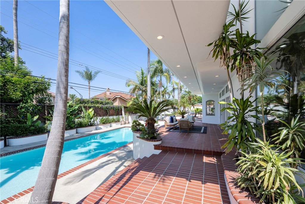 755 E Sunny Hills Rd