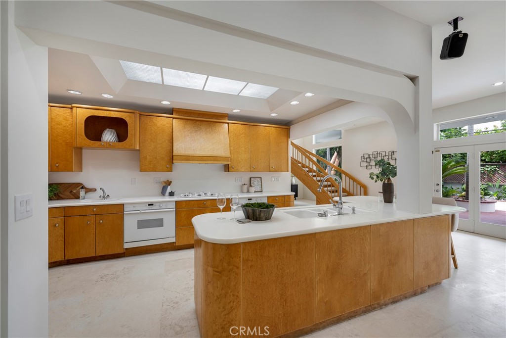 755 E Sunny Hills Rd