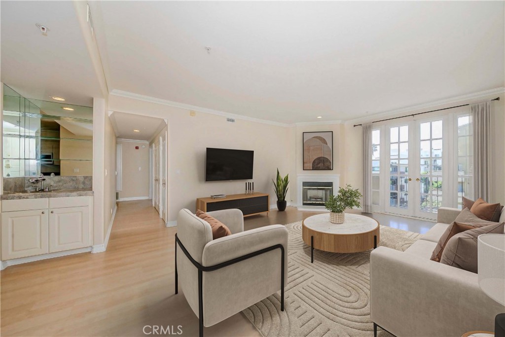1250 Midvale Avenue 302