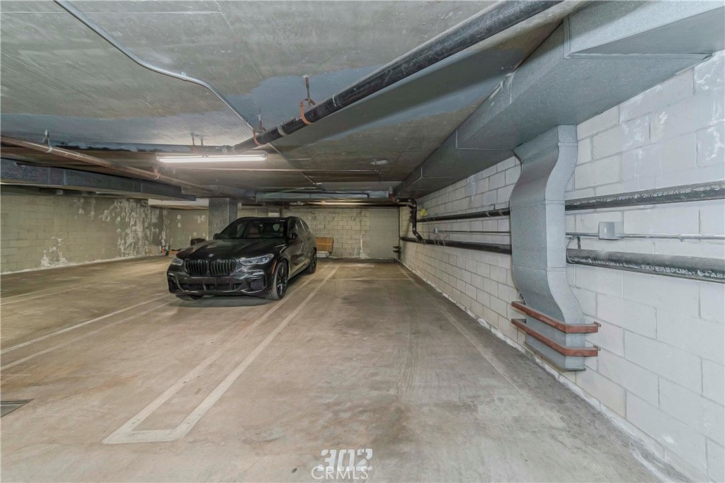 1250 Midvale Avenue 302
