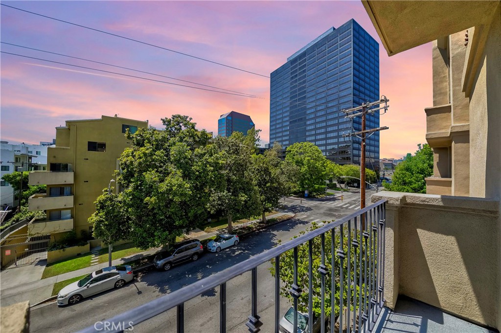 1250 Midvale Avenue 302