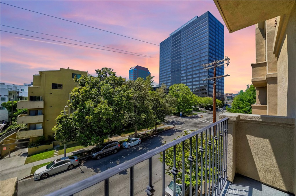 1250 Midvale Avenue 302