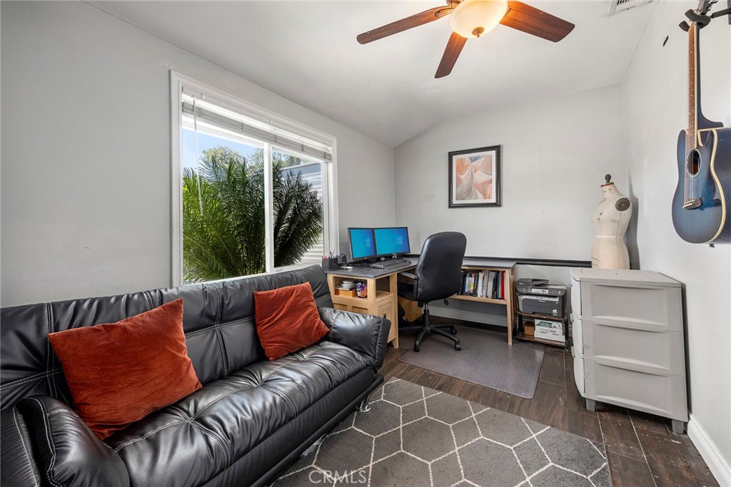 719 W Roberta Avenue