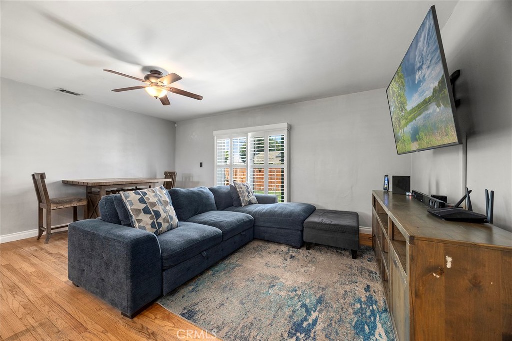 719 W Roberta Avenue