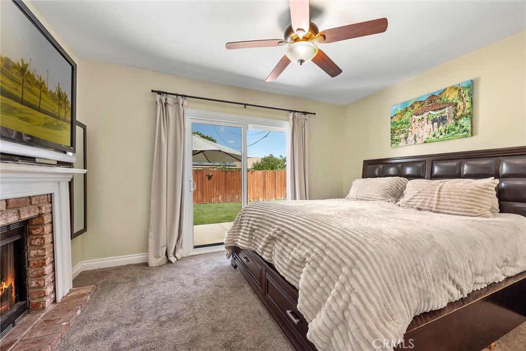 719 W Roberta Avenue