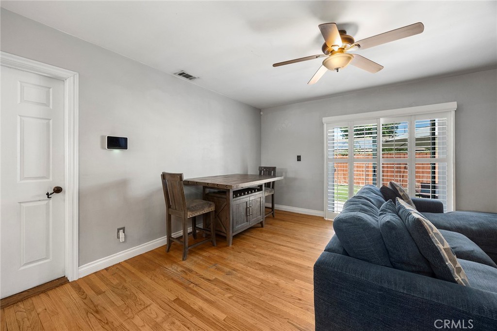 719 W Roberta Avenue