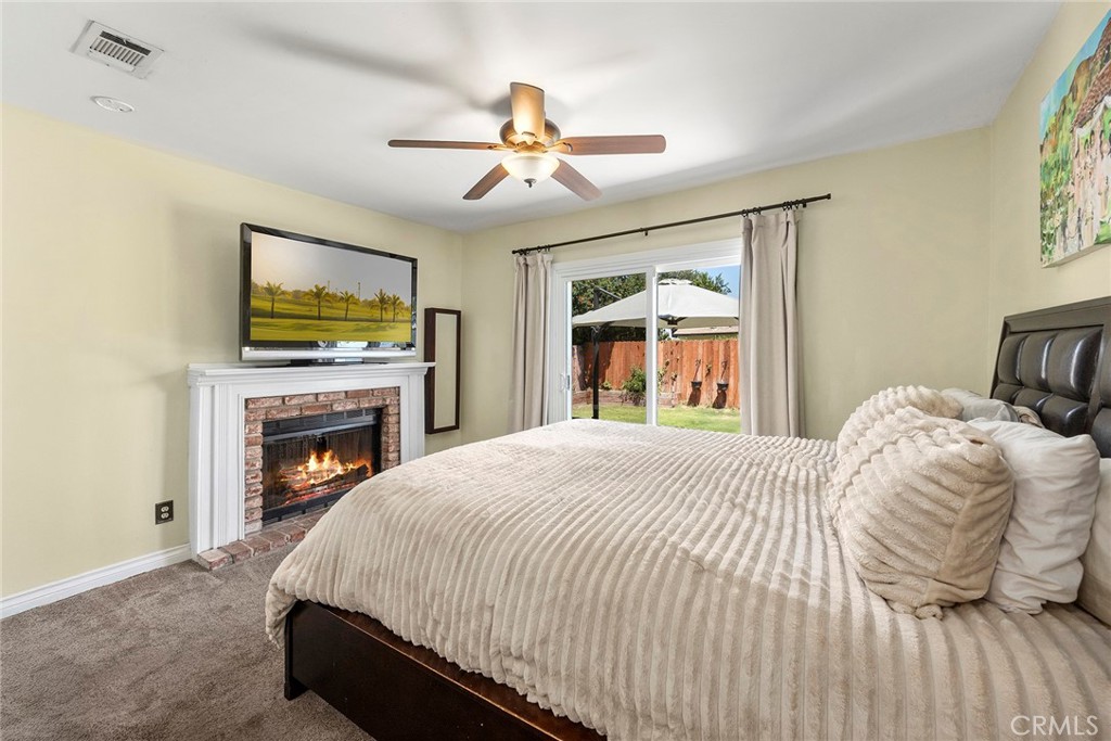 719 W Roberta Avenue