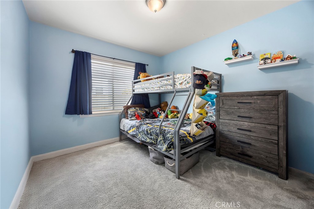 719 W Roberta Avenue