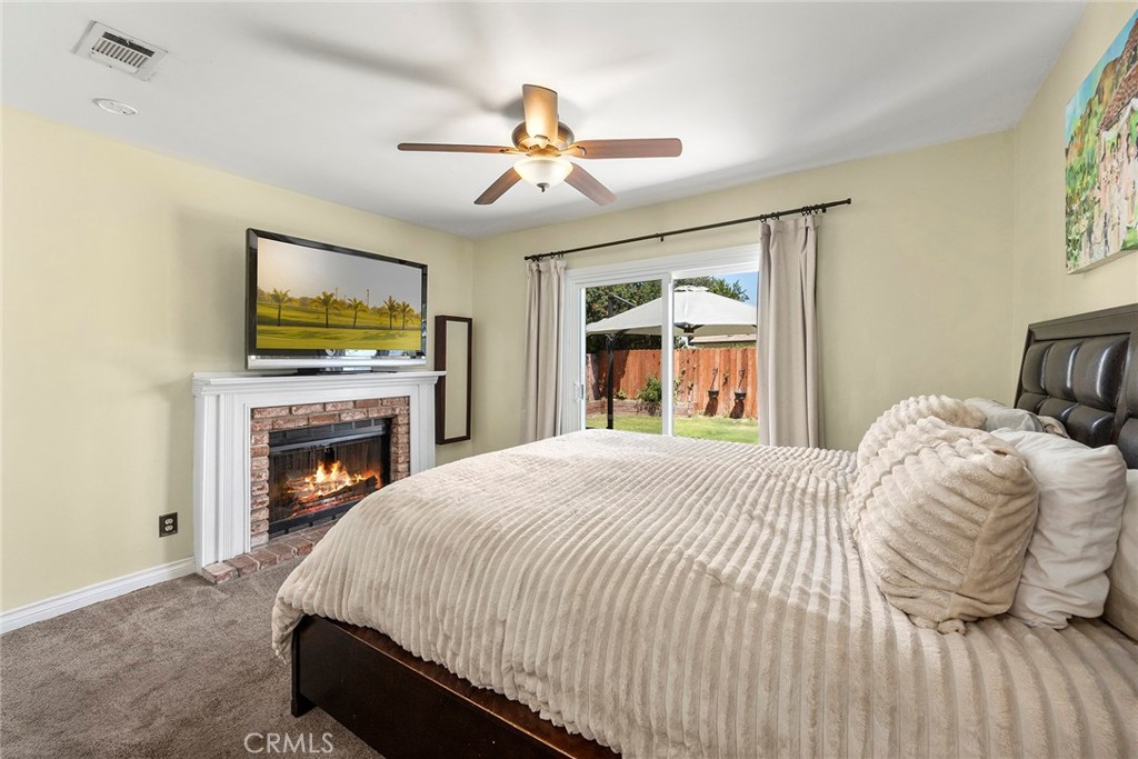 719 W Roberta Avenue