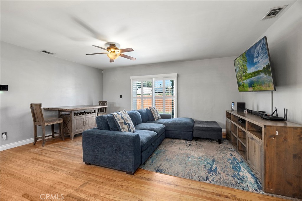 719 W Roberta Avenue