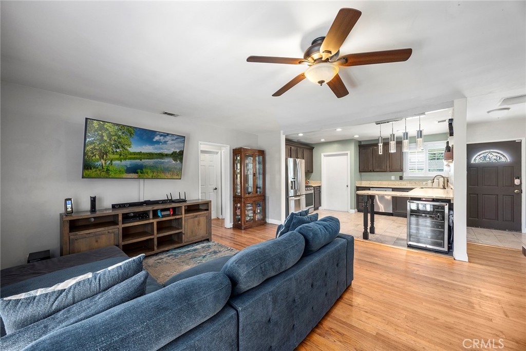 719 W Roberta Avenue