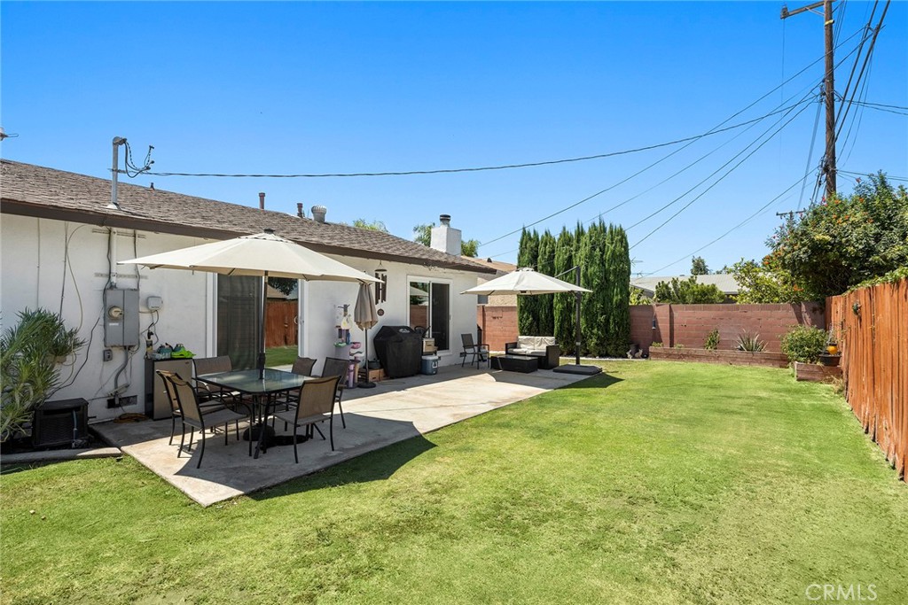 719 W Roberta Avenue