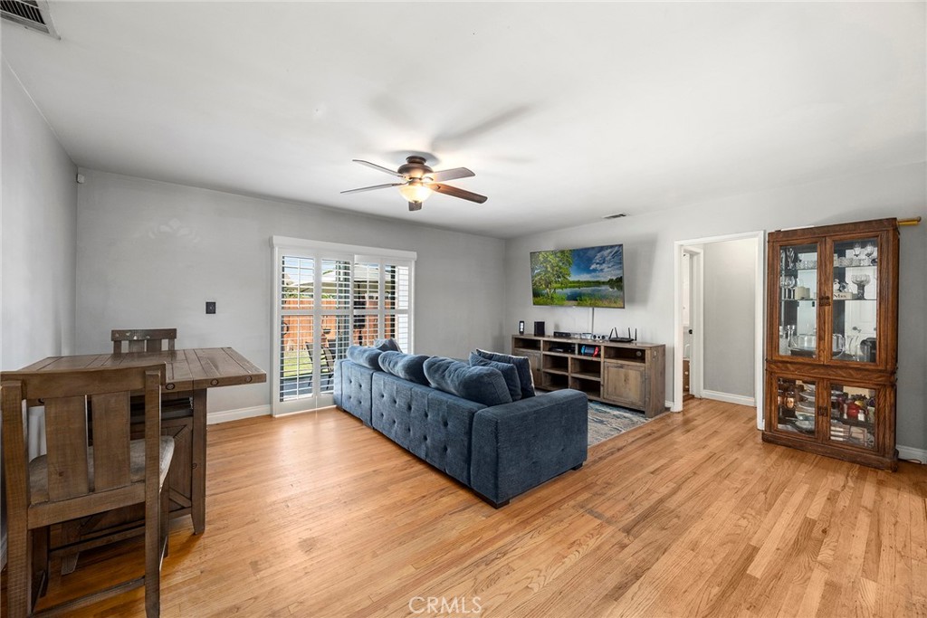 719 W Roberta Avenue