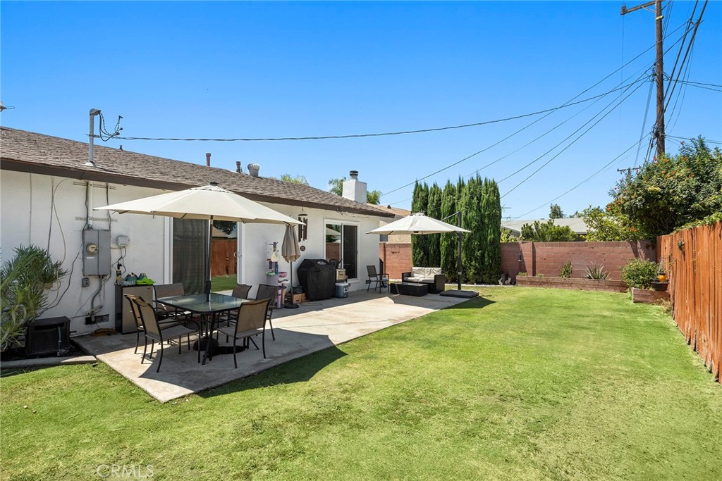 719 W Roberta Avenue