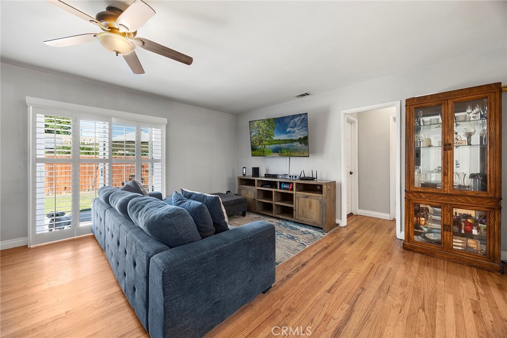 719 W Roberta Avenue