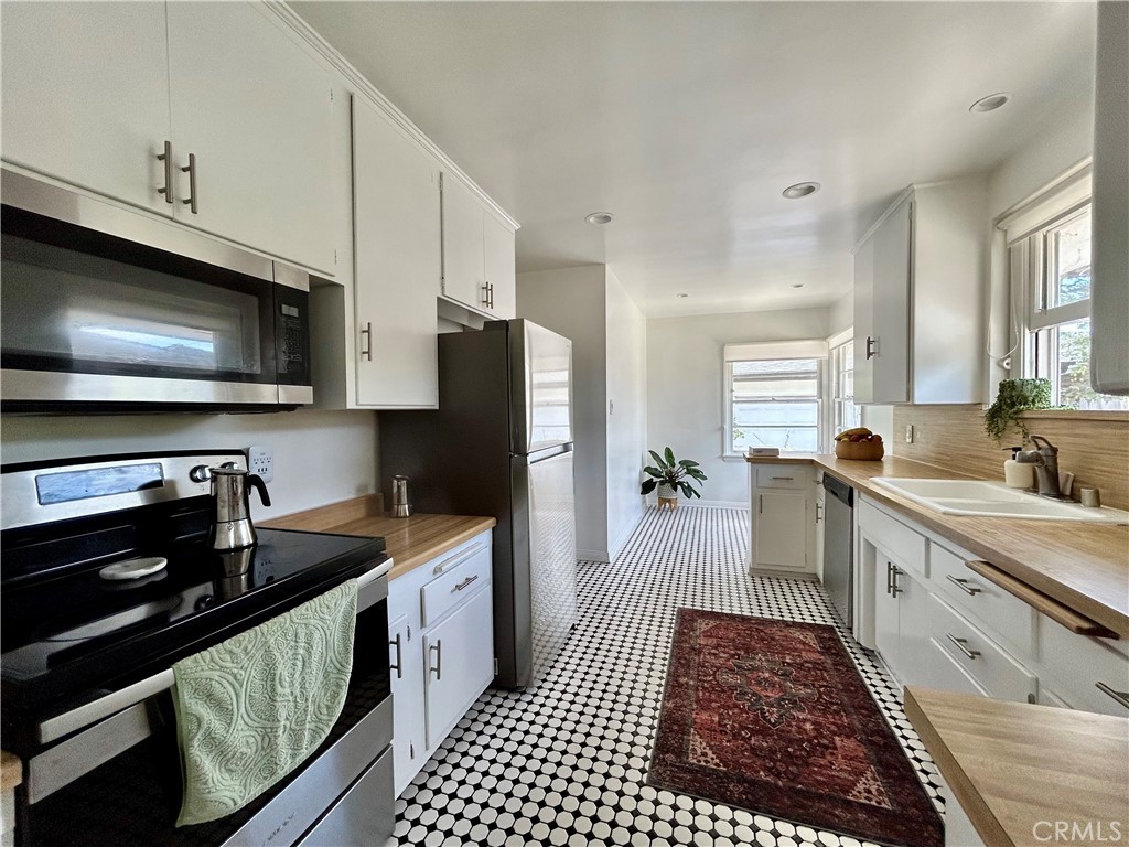 1160 N Richman Avenue