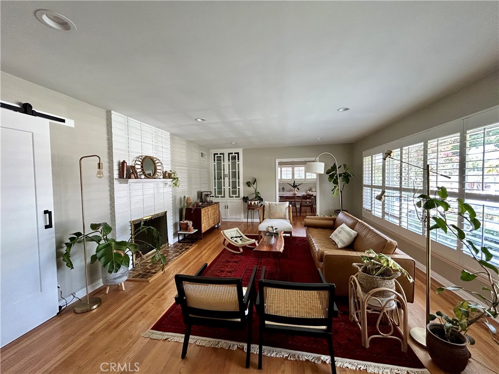 1160 N Richman Avenue