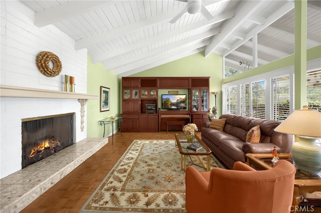 2711 Anacapa Place