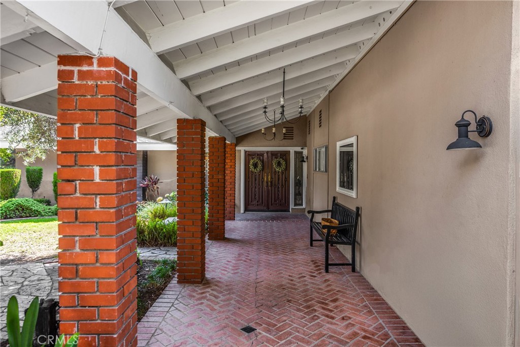2711 Anacapa Place