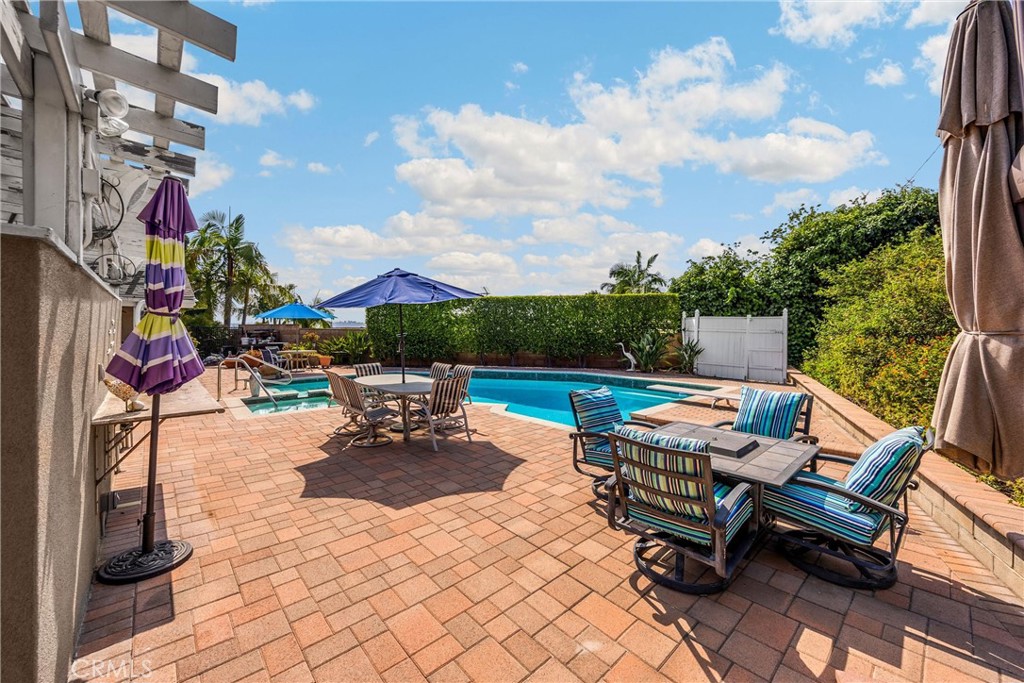 2711 Anacapa Place
