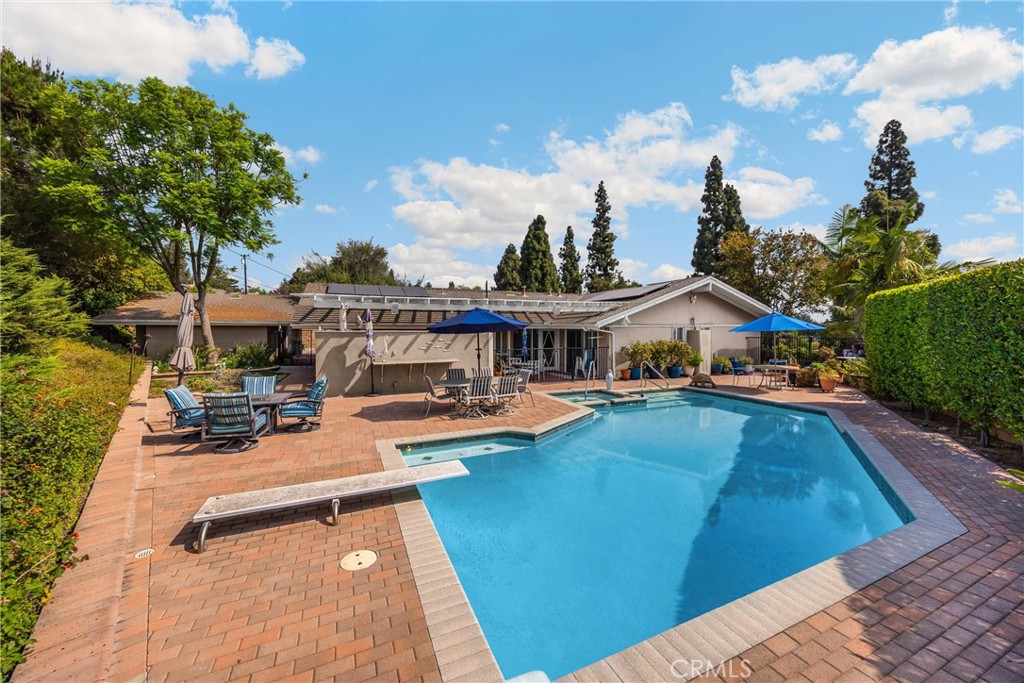 2711 Anacapa Place