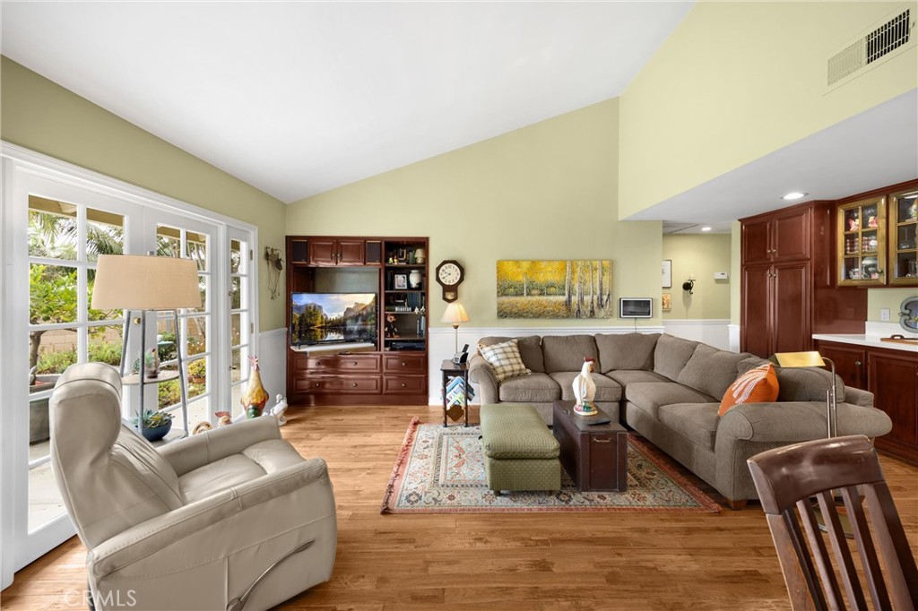 2711 Anacapa Place