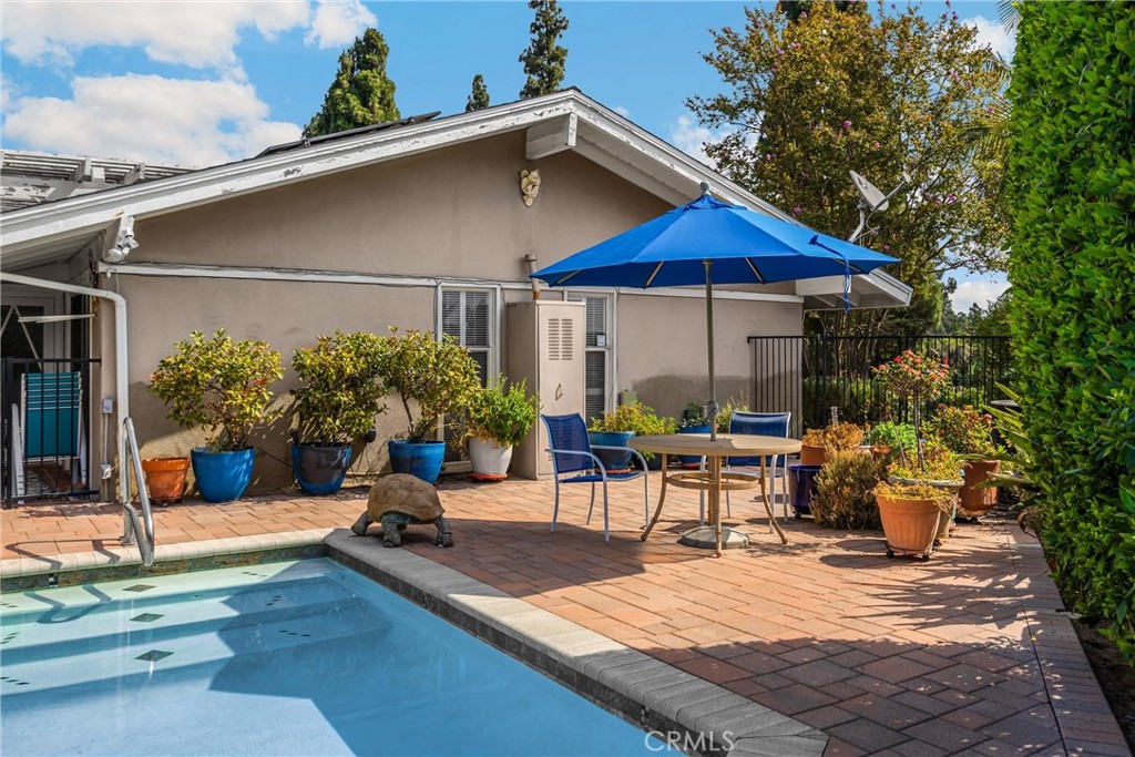 2711 Anacapa Place