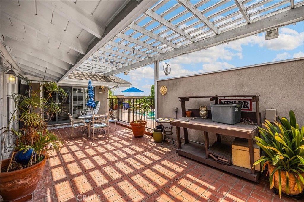 2711 Anacapa Place